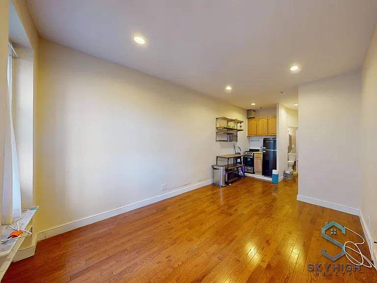 1598 3rd Ave #2A — Photo 2