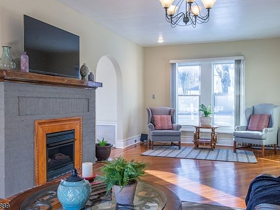 5th image of 264 Gregory Ave
