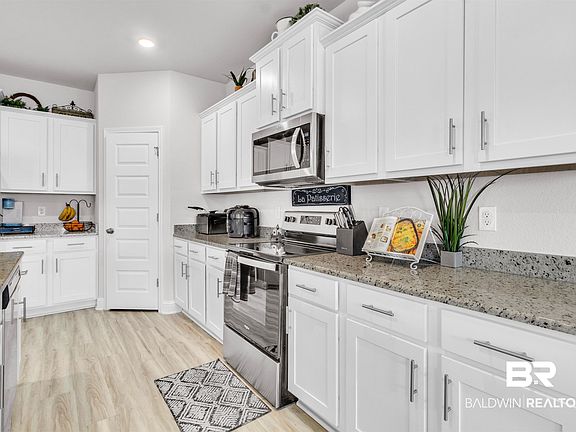 5th image of 3905 Mercury Cir