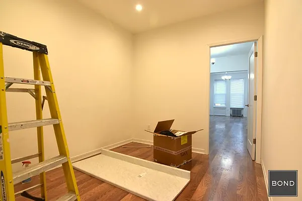 Rented by Bond New York | media 9