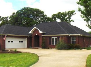 101 Cocopa Dr, Lake Kiowa, TX 76240