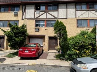27 Racal Ct, Staten Island, NY 10314