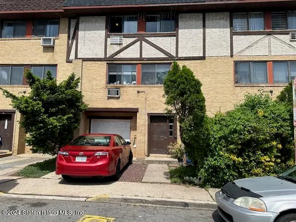 27 Racal Ct, Staten Island, NY 10314