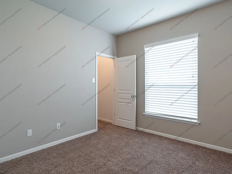 727 Cross Dr — Photo 11