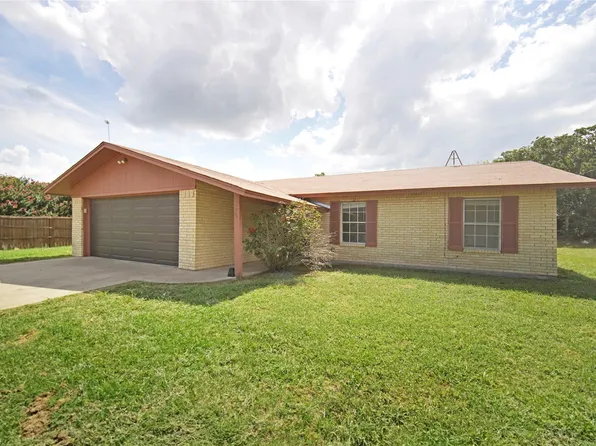 147 Hillcrest St, Jacksboro, TX 76458