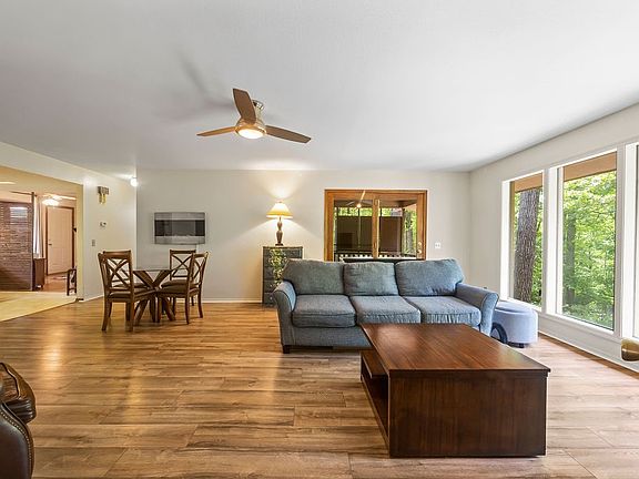 3rd image of 12 Basore Dr