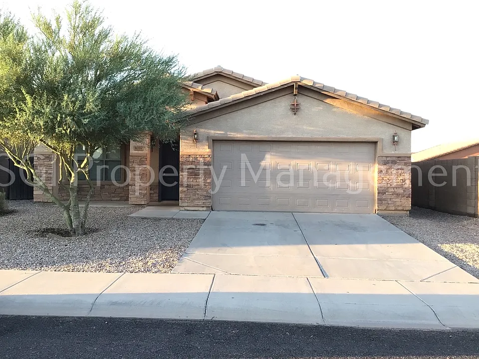 1037 W Nina Dr
