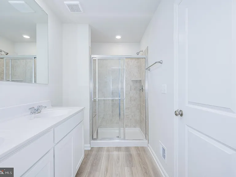 450 Seeback Dr — Photo 27