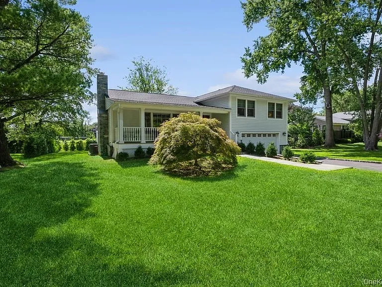 24 Sleepy Hollow Rd — Photo 3