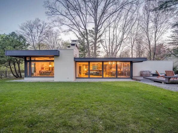 5208 Sunset Dr, Midland, MI 48640