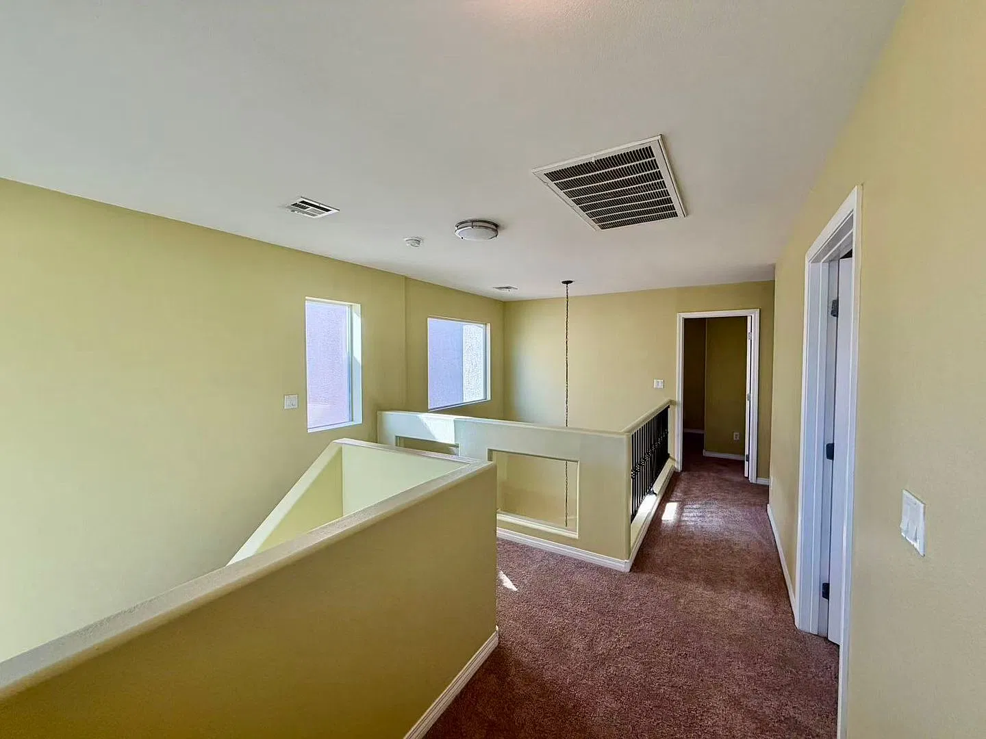 Beautiful 2 story home with 3 bedrooms — Photo 4