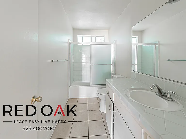 16515 Victory Blvd #6 — Photo 6