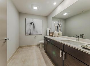 474 E Illinois St #401, Chicago, IL 60611