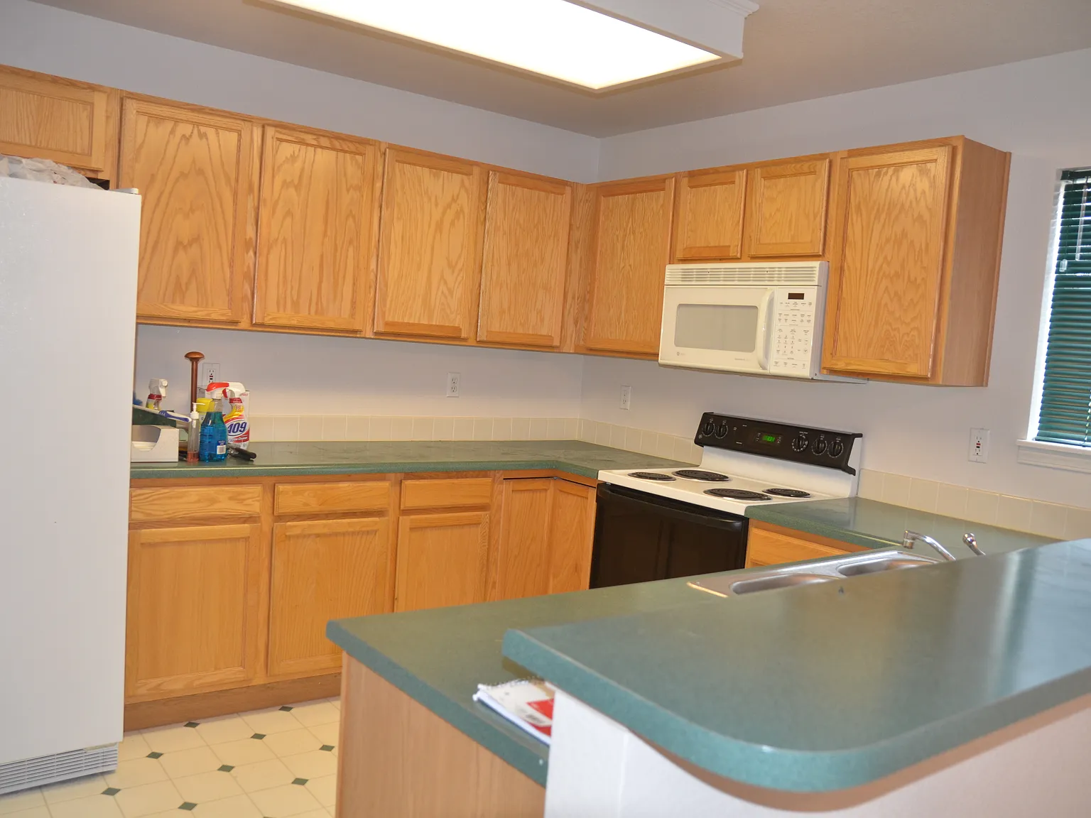 3 bed, 2.5 bath, 2251 sqft, $2,450 — Photo 3