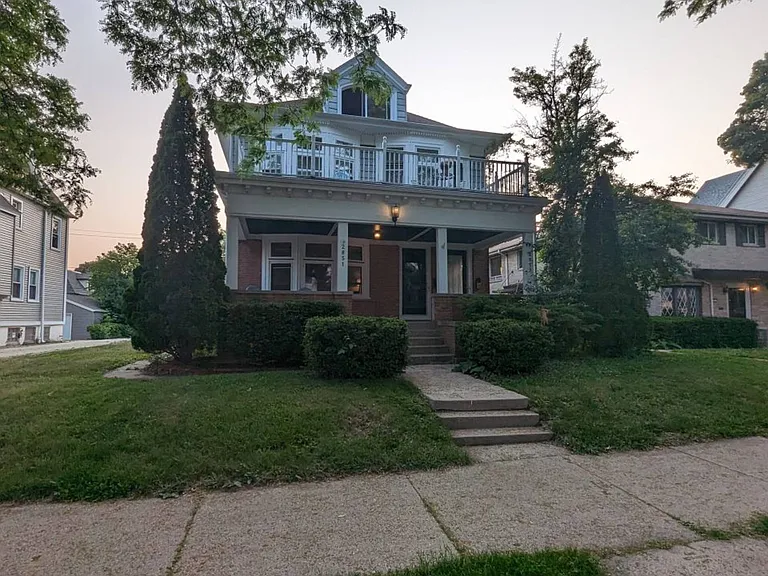 2851 N Downer Ave — Photo 10