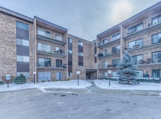 701 W Huntington Commons Rd APT 103, Mount Prospect, IL 60056