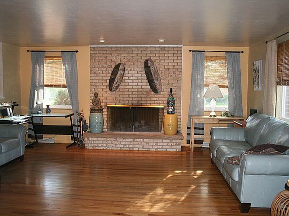 Beautiful sunny Living Room