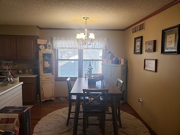 Dining area/kitchen to left