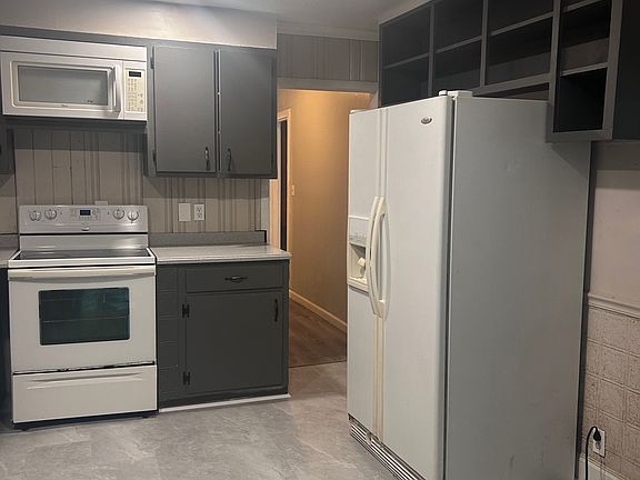 4th image of 1110 Jay St