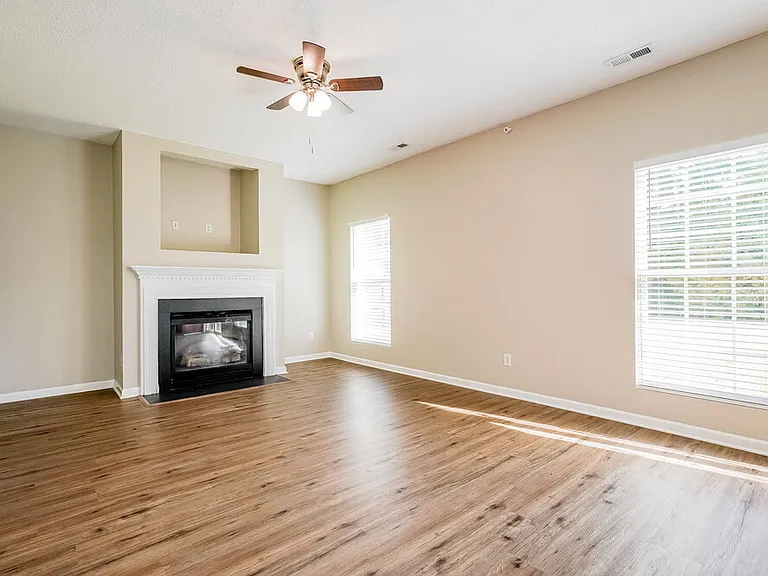 816 Stackhurst Way — Photo 6