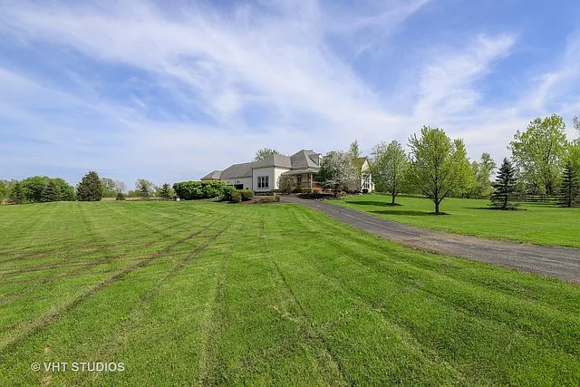 39989 N Prairie View Dr photo 1