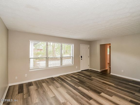 2nd image of 4662 LINCREST Drive N