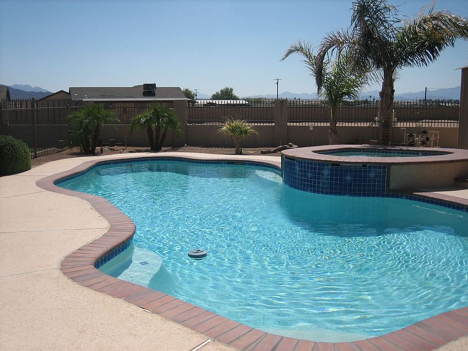 Heated pool/jacuzzi