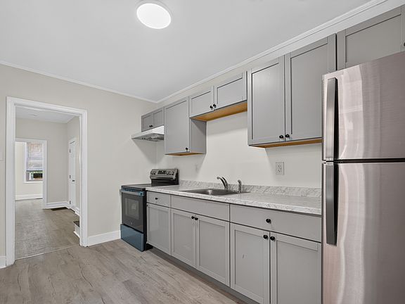 2nd image of 109 N Warren St