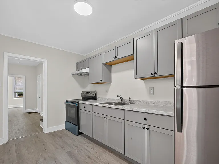 109 N Warren St — Photo 2