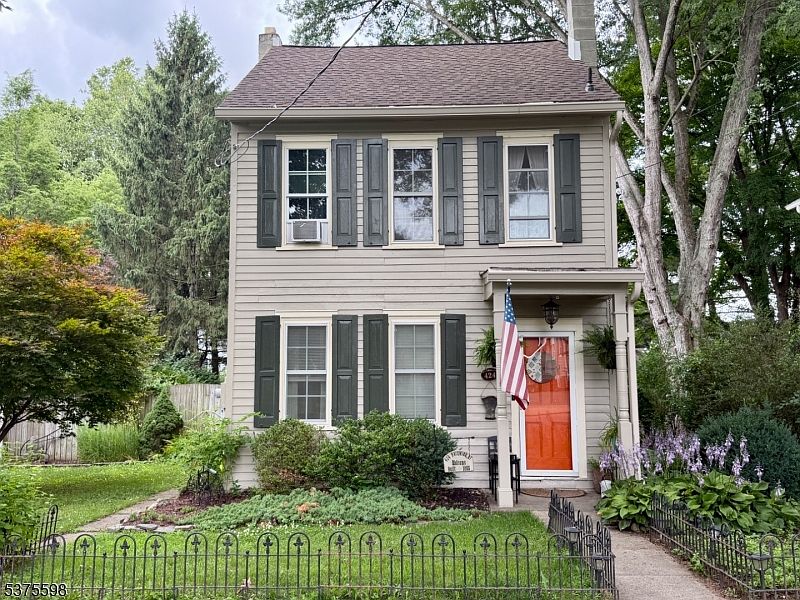 1st image of 424 Hardwick St