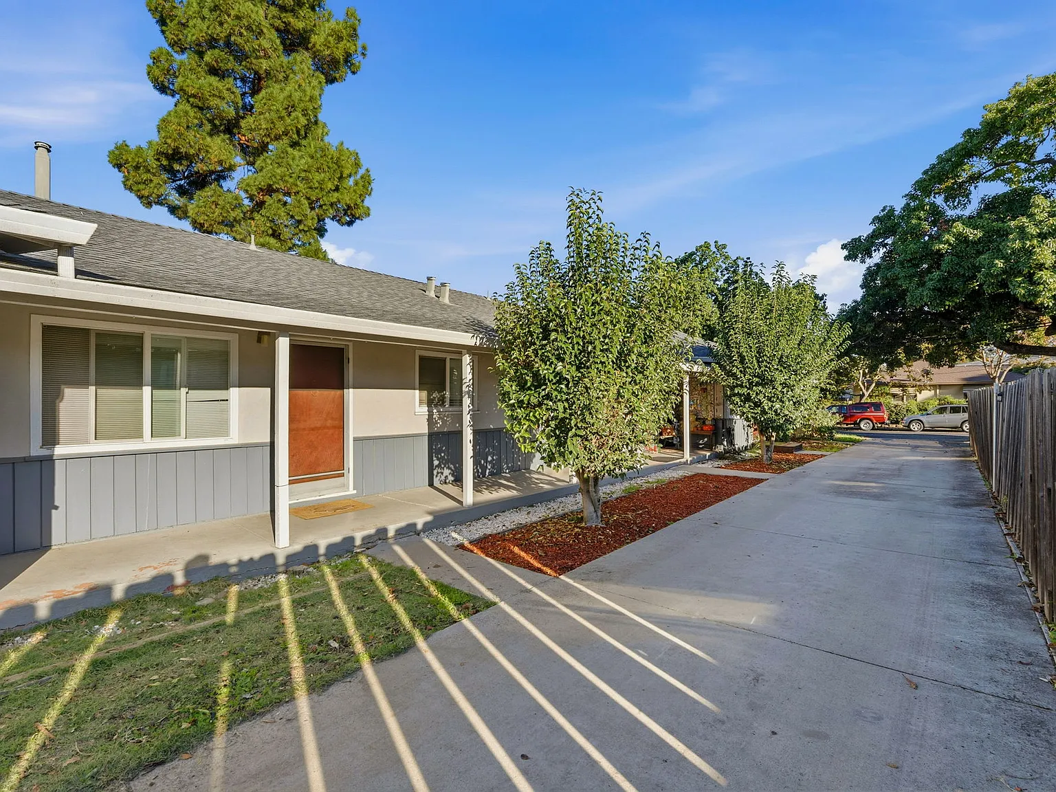 1 bed, 650 sqft, $2,400 — Photo 1