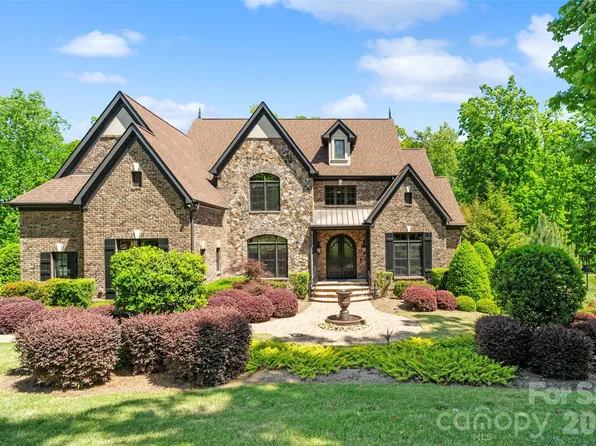 733 Fawns Glen Pl, Lake Wylie, SC 29710
