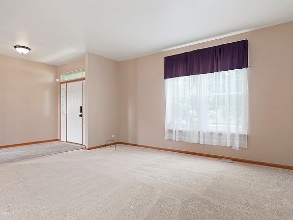 5th image of 1896 Applewood Dr