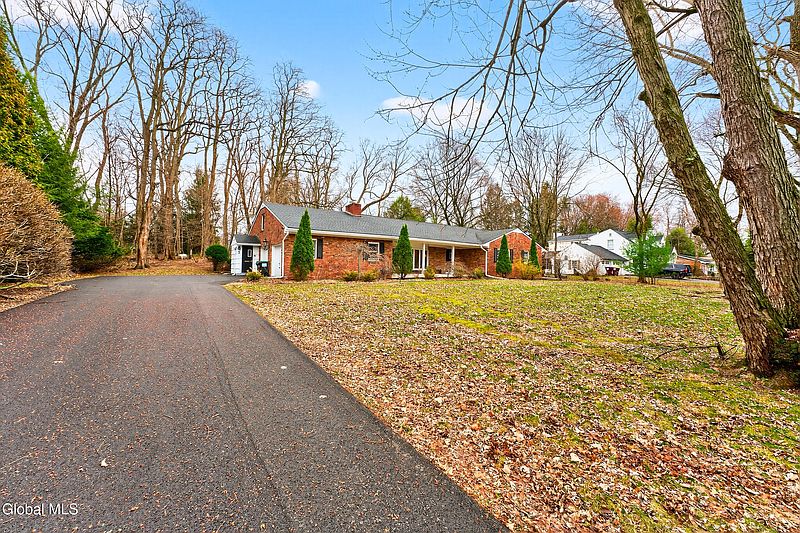 4th image of 7 N Maple Lane