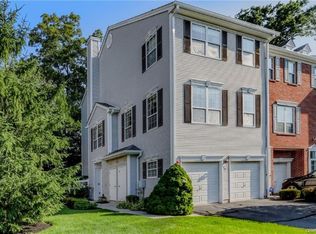 89 Meadow Ln, Nanuet, NY 10954