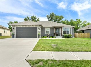 1207 SW 10th Ter, Oak Grove, MO 64075