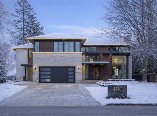 2250 Chancery Ln W, Oakville, ON L6J 6A3