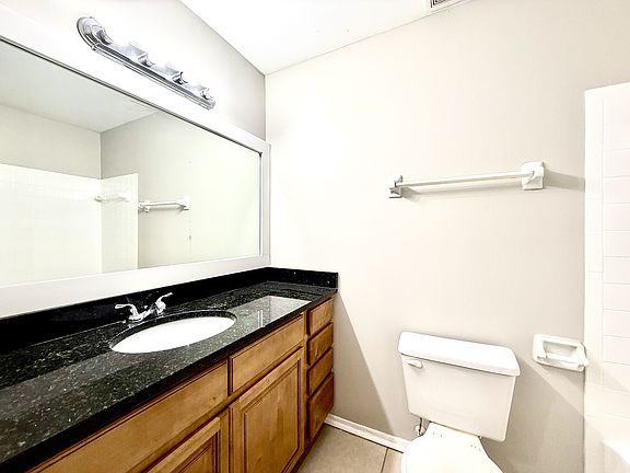 4th image of 644 Kenwick Cir