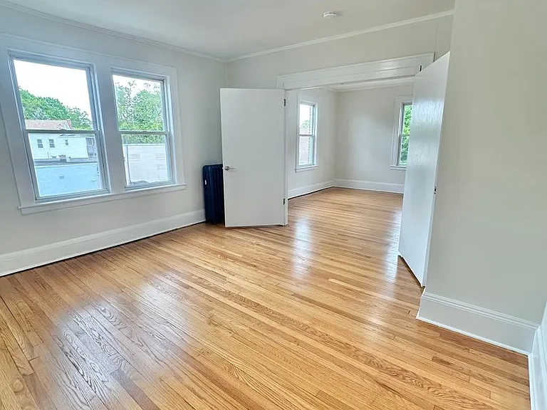 90 Monroe St — Photo 10