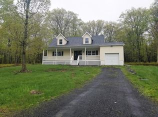2116 Bedford Dr, Bushkill, PA 18324