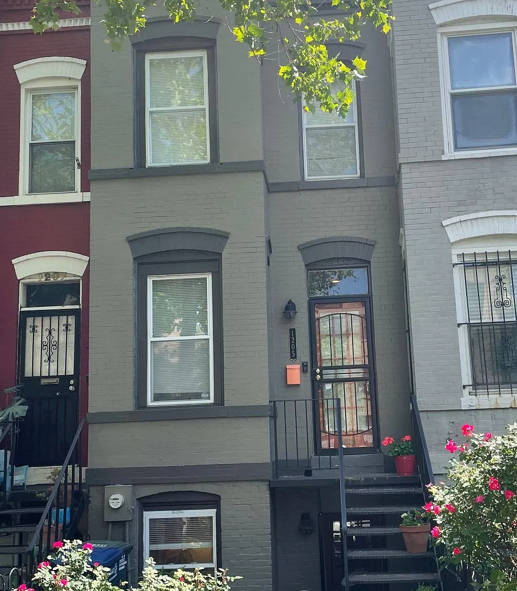 1205 I St SE — Photo 2
