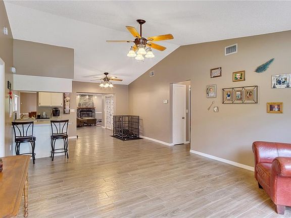 4th image of 13486 Driscoll Ave