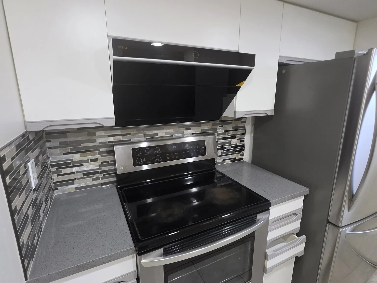 2 bed, 1.5 bath, 974 sqft, $4,200 — Photo 3