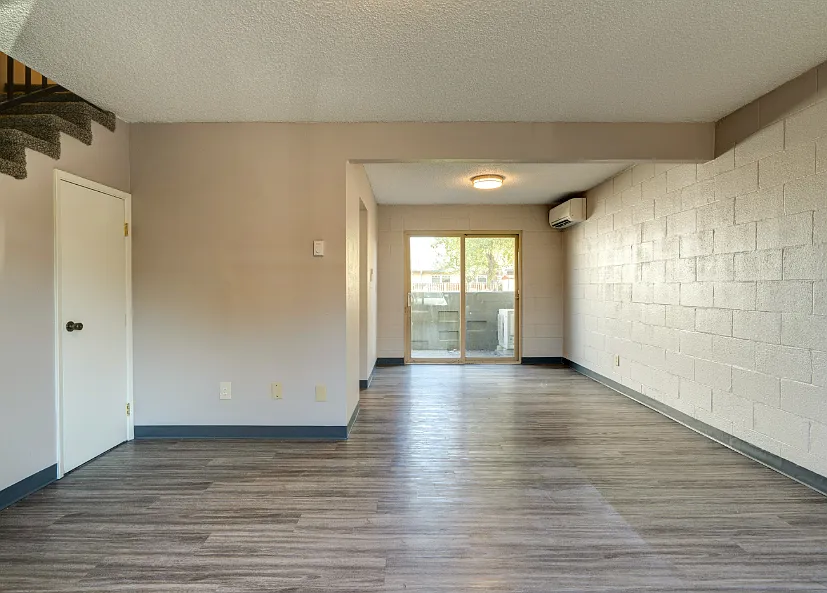 Rio Vista Townhomes — Photo 4