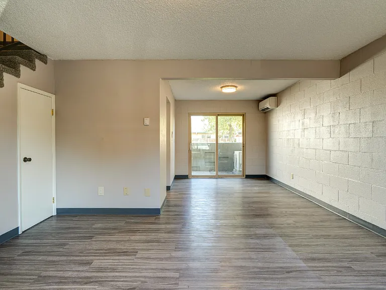 Rio Vista Townhomes — Photo 4