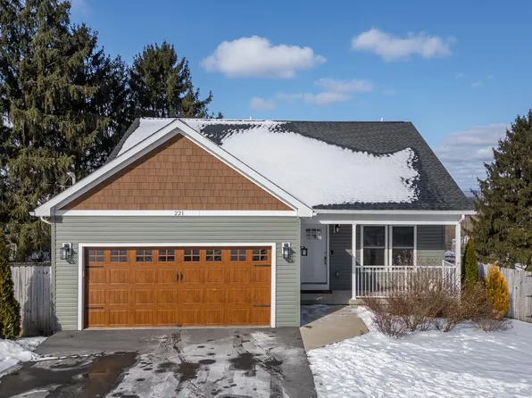 221 E Butternut St, Pine Grove Mills, PA 16868