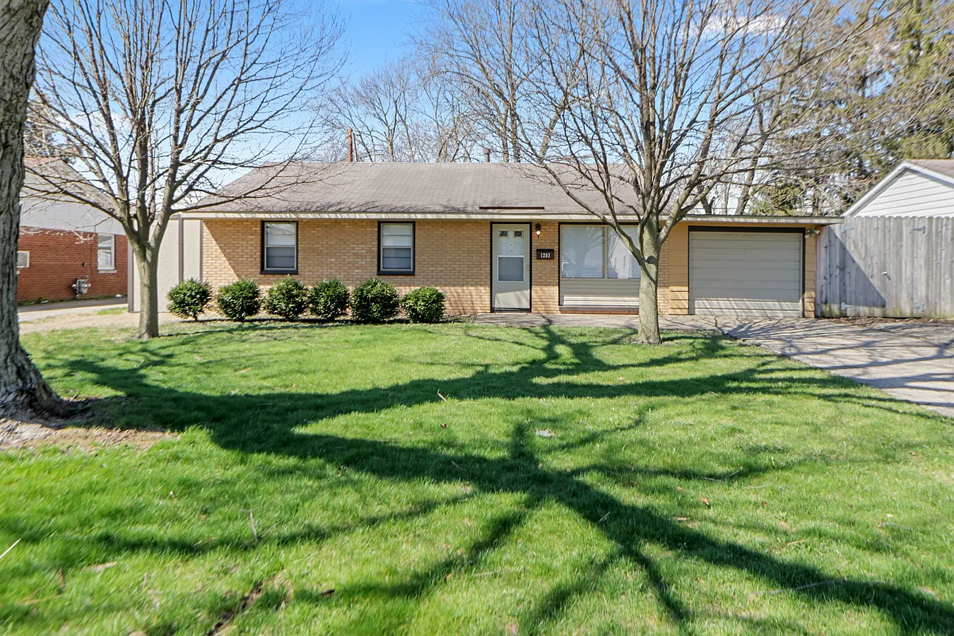 1203 Williamsburg Dr photo 1