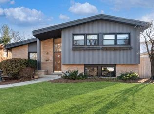 3035 Hartzell St, Wilmette, IL 60091