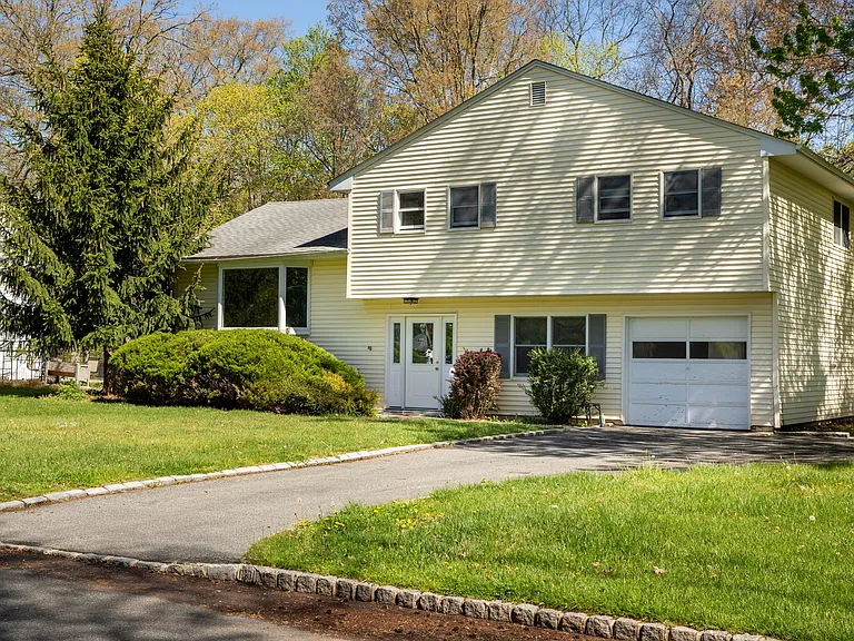 63 Shadow Ln — Photo 3