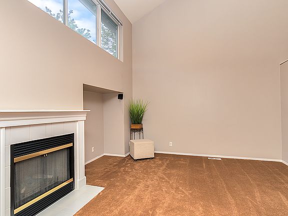 5th image of 15129 Admiralty Way APT A3